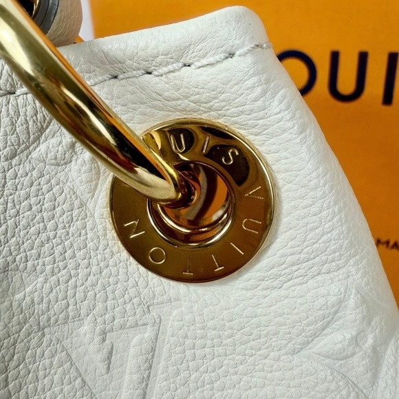 LV Cream Empreinte Artsy MM - Picture 4 of 16